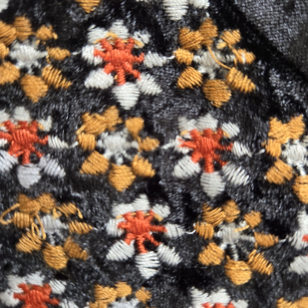 THML black embroidered floral velvet top - Picture 4 of 8